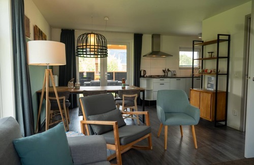 Burdaard Villa | Nautisch de Luxe 6p - Three Bedroom Villa, Sleeps 6
