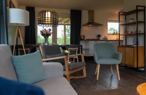 Burdaard Villa | Nautisch de Luxe 6p - Three Bedroom Villa, Sleeps 6