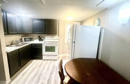 Hamilton House | Nauvoo Area Arts and Crafts Upstairs Apt. Sleeps 6
