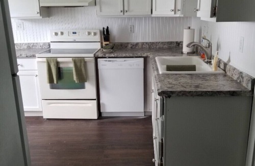 Niota Cottage | Nauvoo Country Cottage - Sleeps 12