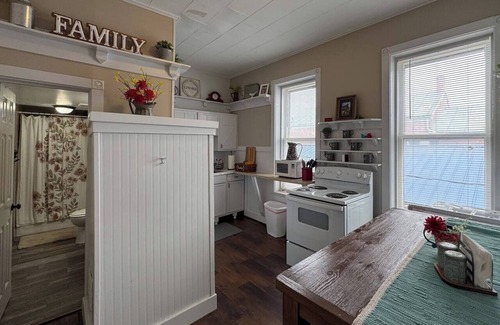 Nauvoo Apartment | Nauvoo: Historic Downtown Retreat walk to Temple