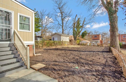 Silver Spring House | Nava Home . Sleeps 6 .