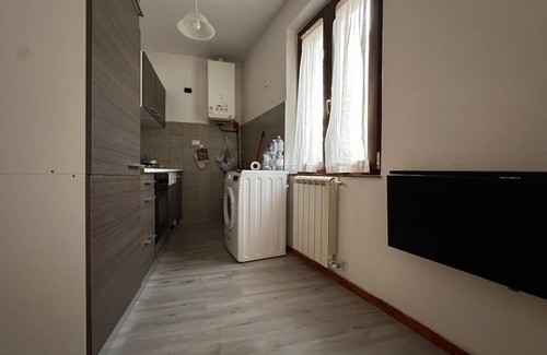 Cascina Apartment | Navacchio, Appartamento a 5 Minuti a Piedi Dalla Stazione del Treno e bus