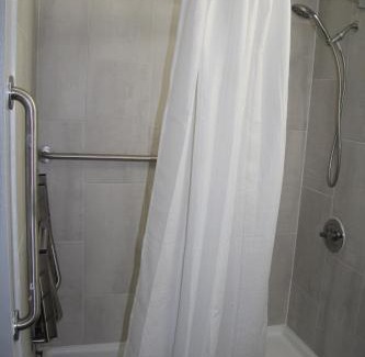 West Hills Hotel | Naval Suites