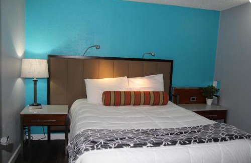 West Hills Hotel | Naval Suites