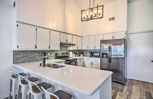 Navarre House | Navarre Home w/Game Area + Screened-In Porch
