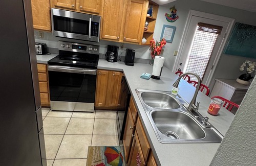 Navarre Beach Condo | Navarre Manor: Steps from the beach!