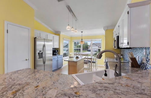 Navarre House | Navarre retreat with private pool