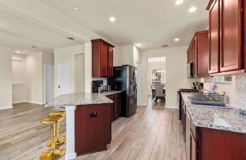 Baytown House | Navigate Stays Family Fun HQ Near It All - Sleeps 10
