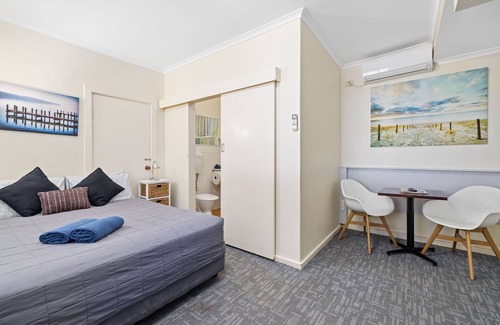Port Lincoln Hotel | Navigators Motel
