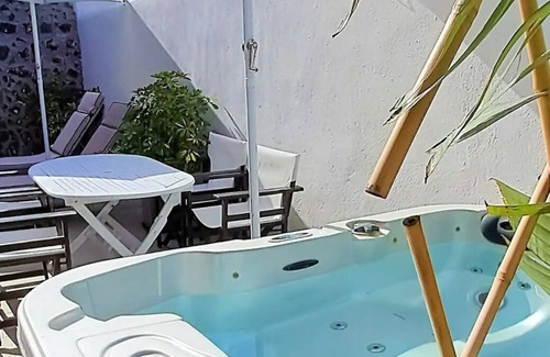 Karterados House | Navita Cave house 85 m2 with private jacuzzy sea view 6 p- wifi -