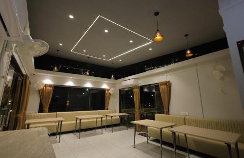 Rajpipla Hotel | Navjivan Resort