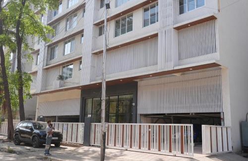 Kismat Nagar House | Navratna Mala