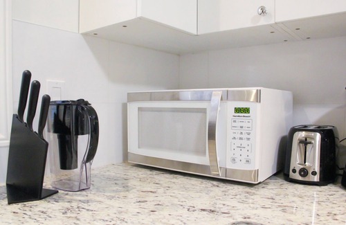 East Windsor House | Navy gold dream - 2 bedroom house w/work station