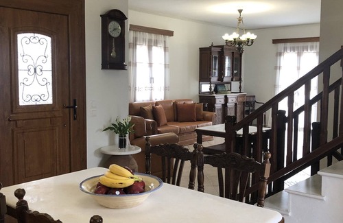 Naxos Town Villa | Naxos Chora Villa 'Vaporias' with amazing garden