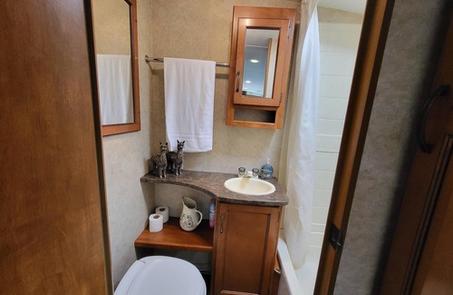 Wisbech Other | Nayeli Too Family RV-Family-Private Bathroom-Garde