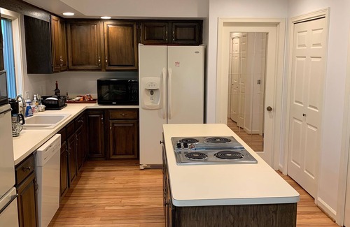 Pittsford House | Nazereth, Saint John Fisher and Schoen Place nearby.nWeek/month discounts.