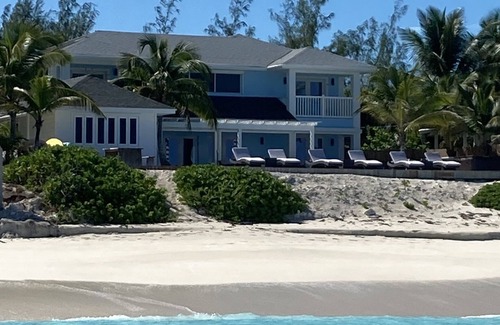 Tar Bay House | nBEAUTIFUL BEACH HOUSE ON TAR BAY HEATED POOL , HOT TUB , BAR & GRILL
