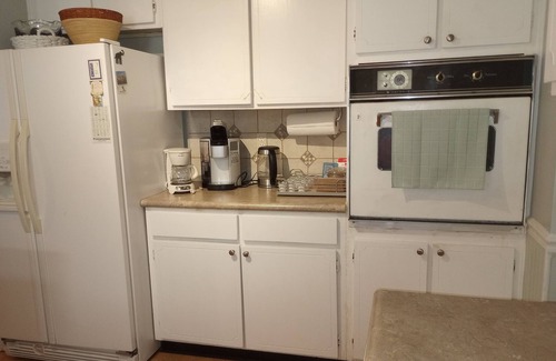 High Point House | NC Lake Retreat near HPU & downtown High Point - sleeps 13