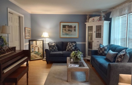 High Point House | NC Lake Retreat near HPU & downtown High Point - sleeps 13