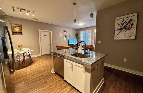 Southwest Raleigh Apartment | NC State Art Museum Rental