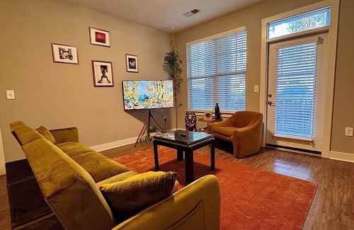 Southwest Raleigh Apartment | NC State Art Museum Rental