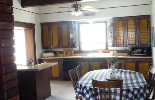 Baker City House | nCharming Vintage Farmhouse With Spectacular Views - sleeps up to 8