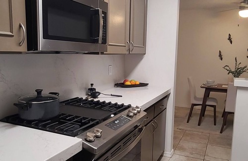 Mission Valley West Condo | nClean & Cozy - Pool & Hot tub, Fitness room & Free Parking,
