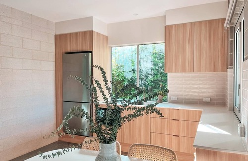 Lake Conjola House | nCouples Escape, Steps to Lake