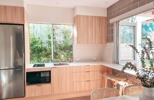 Lake Conjola House | nCouples Escape, Steps to Lake