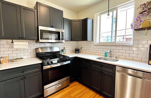 South Philadelphia House | nCozy South Philly Home 2BR near Passyunk Ave, Citizens Bank Park, The Linc, FDR