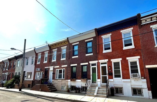 South Philadelphia House | nCozy South Philly Home 2BR near Passyunk Ave, Citizens Bank Park, The Linc, FDR