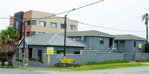 Quigney Beach House | Ndiles-69Tennyson