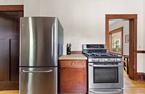 Northeast Minneapolis Arts District House | NE Arts/BrewHouse; Amazing location, hot-tub, pool table, local art