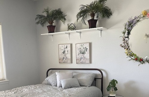 Northeast Heights House | NE Heights Home! Mountain and city Views!