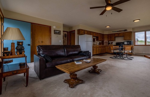 Wapiti Cabin | Neal's Guest House- pet friendly Wapiti Valley