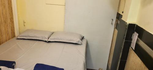 Andheri Hotel | Near Airport AC Couple Friendly Small Cozy Room at a Budget Inn
