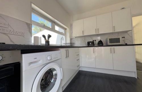 Sunbury on Thames House | NEAR AIRPORT Fully Detached Home with 2 Off-Street Parking Spaces