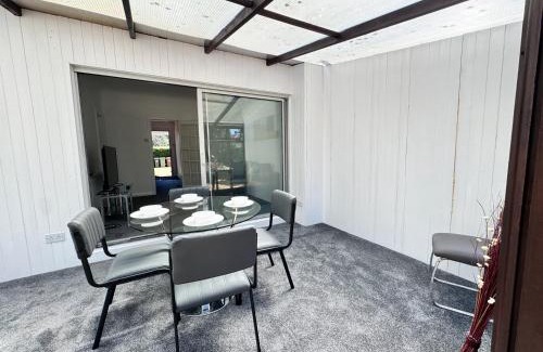 Sunbury on Thames House | NEAR AIRPORT Fully Detached Home with 2 Off-Street Parking Spaces