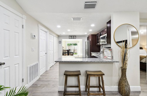 Bearss Plaza House | Near Airport, Hospital, Beach - The Perfect Experience in sunny Tampa