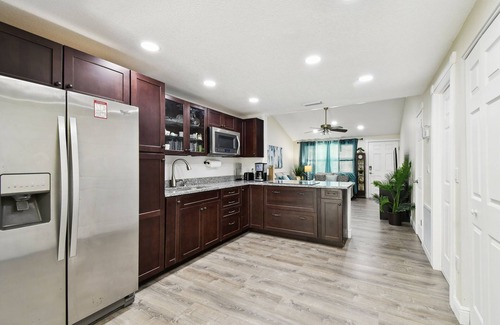 Bearss Plaza House | Near Airport, Hospital, Beach - The Perfect Experience in sunny Tampa