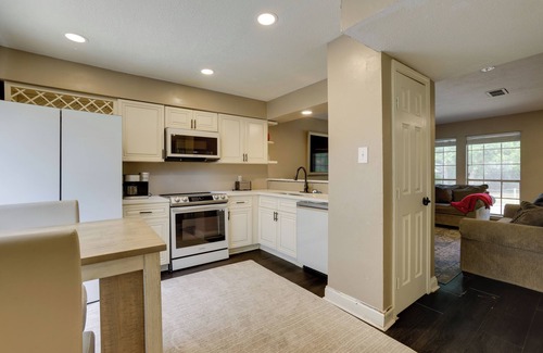 Humble Condo | Near Airport & Interstate: Houston Area Townhome