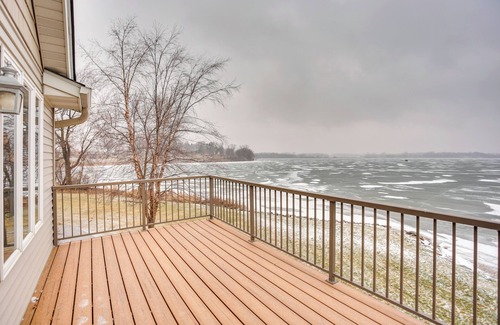 Wright County House | Near All-Season Trails: Howard Lake Home w/Dock!