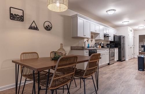 Lincolnton Apartment | Near Atrium & town, King/Queen/Pullout, NO stairs