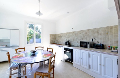 Sorgues House | Near Avignon and the vineyards of Chateauneuf du Pape, in the heart of Provence