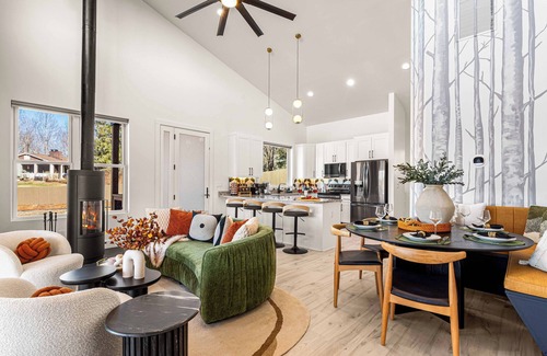 Leicester House | Near AVL-NEW Home-HGTV inspired design-Mtn views-Steam Sauna-Hot Tub-Game room