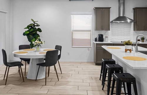 Goodyear House | Near Ballpark+Golf | EV Charger in Garage