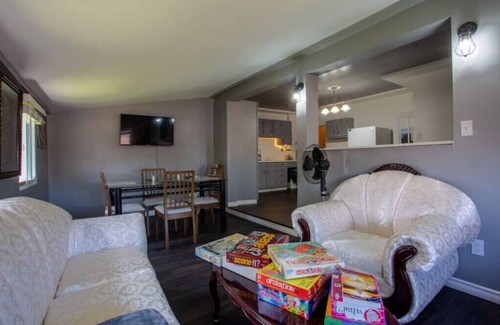 Trenton House | NEAR BATAWA SKI HILL/BY THE RIVER 5 BEDS + Riverview King Bed Homen