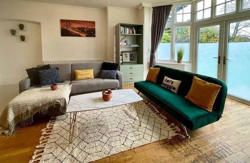 Calder Bridge Apartment | Near Beach 3 BR Apartment