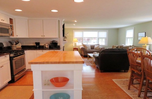 West Harwich House | Near Beach Bike Path Walk to Dennis Port AC WiFi Monomoy Retreat